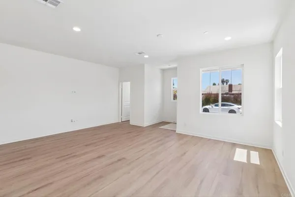 $879,990 | 711 Kingbird Loop, Oceanside, CA 92058