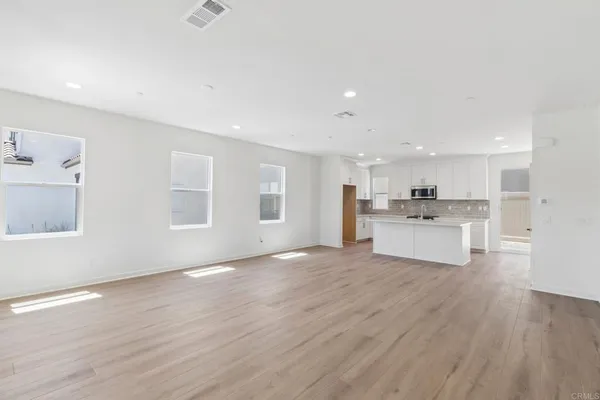 $879,990 | 711 Kingbird Loop, Oceanside, CA 92058