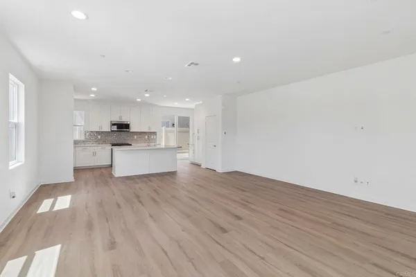 $879,990 | 711 Kingbird Loop, Oceanside, CA 92058