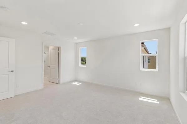 $879,990 | 711 Kingbird Loop, Oceanside, CA 92058