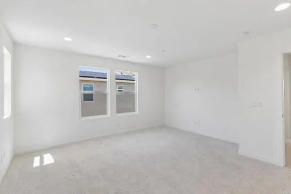 $879,990 | 711 Kingbird Loop, Oceanside, CA 92058