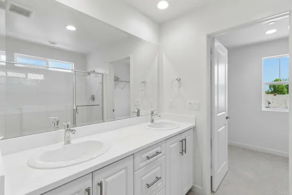 $879,990 | 711 Kingbird Loop, Oceanside, CA 92058