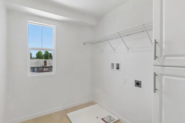 $879,990 | 711 Kingbird Loop, Oceanside, CA 92058