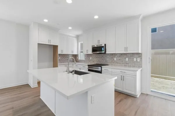 $879,990 | 711 Kingbird Loop, Oceanside, CA 92058