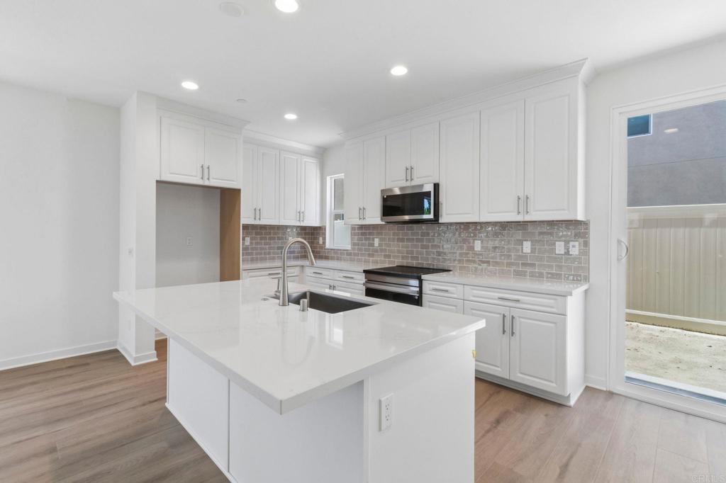 711 Kingbird Loop Oceanside, CA 92058 - Photo 4 of 37