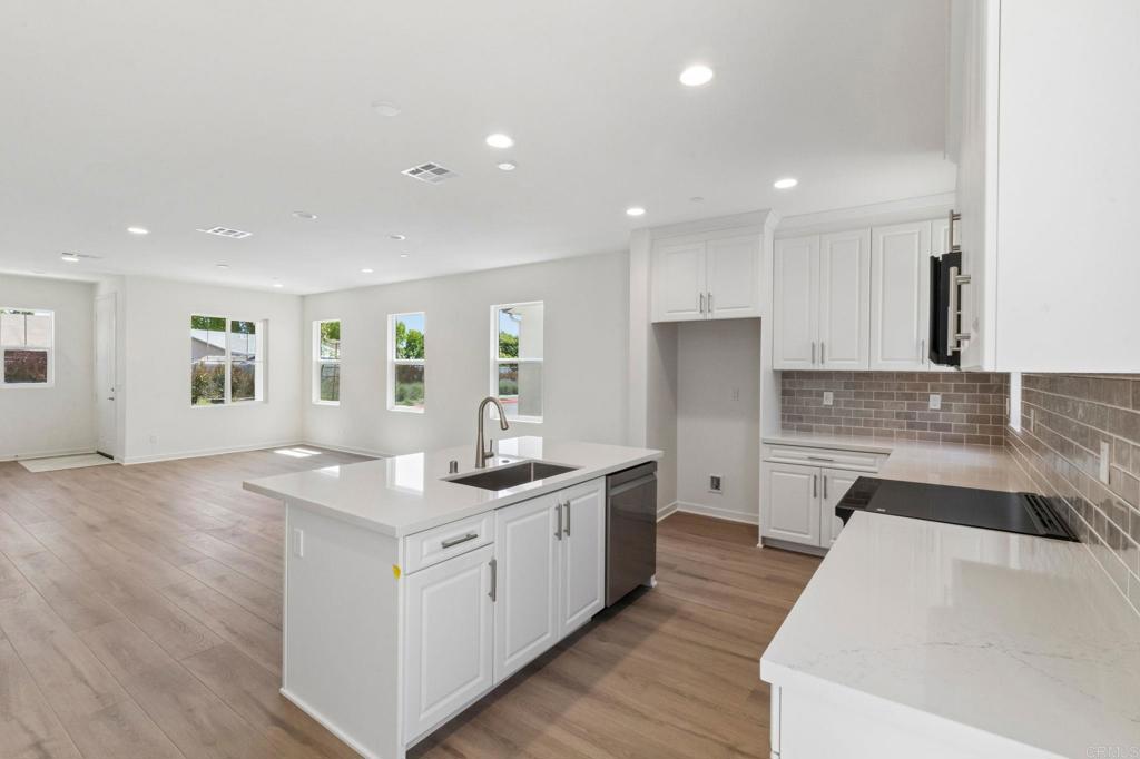 711 Kingbird Loop Oceanside, CA 92058 - Photo 5 of 37