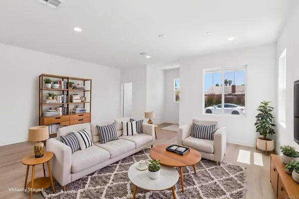 $879,990 | 711 Kingbird Loop, Oceanside, CA 92058