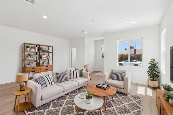 $879,990 | 711 Kingbird Loop, Oceanside, CA 92058