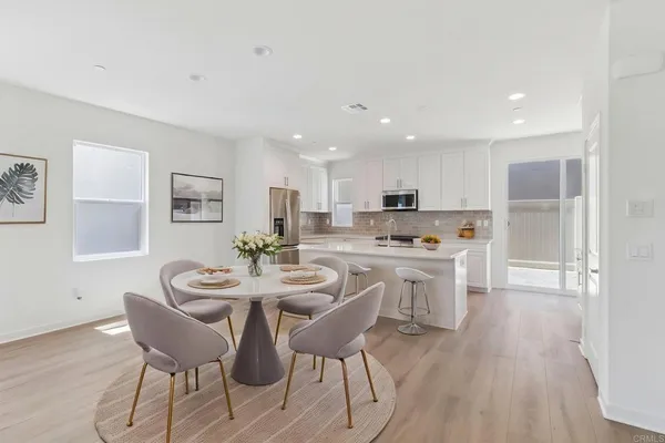 $879,990 | 711 Kingbird Loop, Oceanside, CA 92058