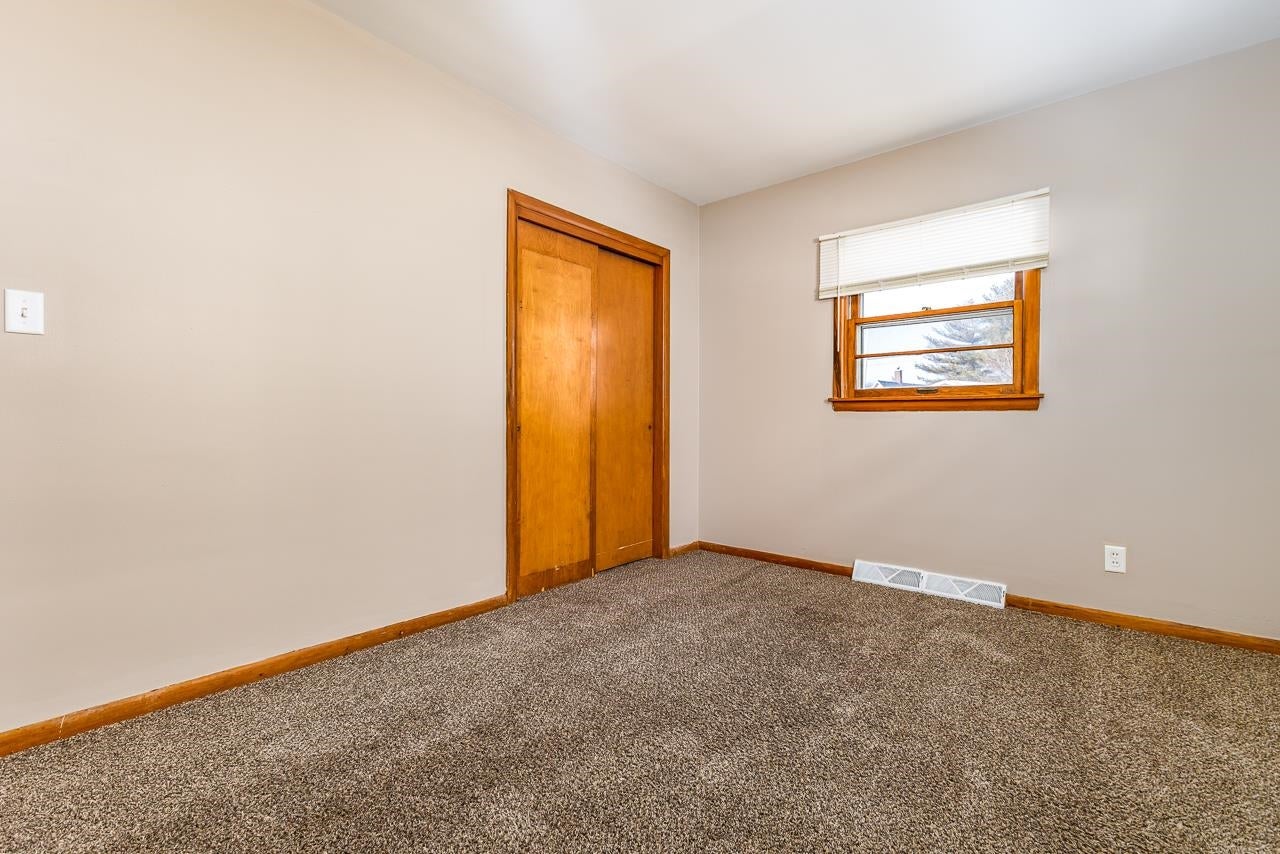 919 Edison Street Dubuque, IA 52001 - Photo 16 of 23 Gallery Image 16