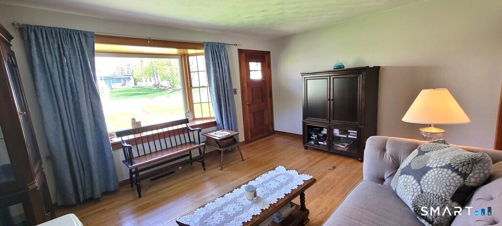 89 Lyman Road Wolcott, CT 06716 - Photo 4 of 28