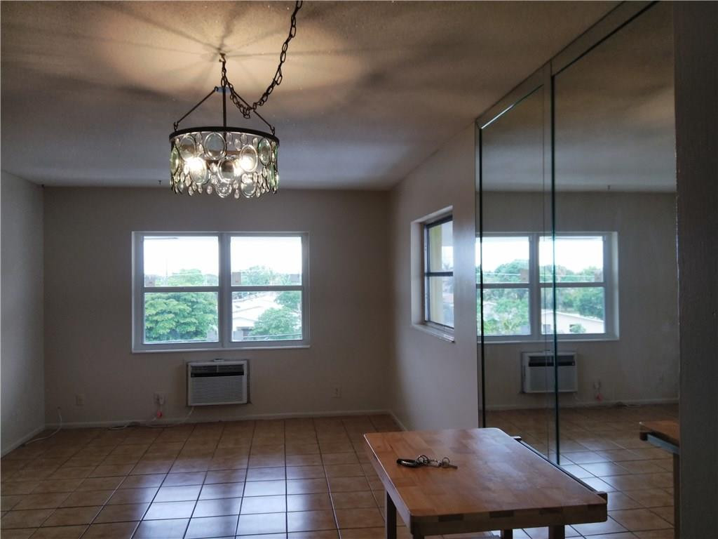 1250 East Sample Road, Unit 311 Pompano Beach, FL 33064 - Photo 4 of 13 LIVING ROOM