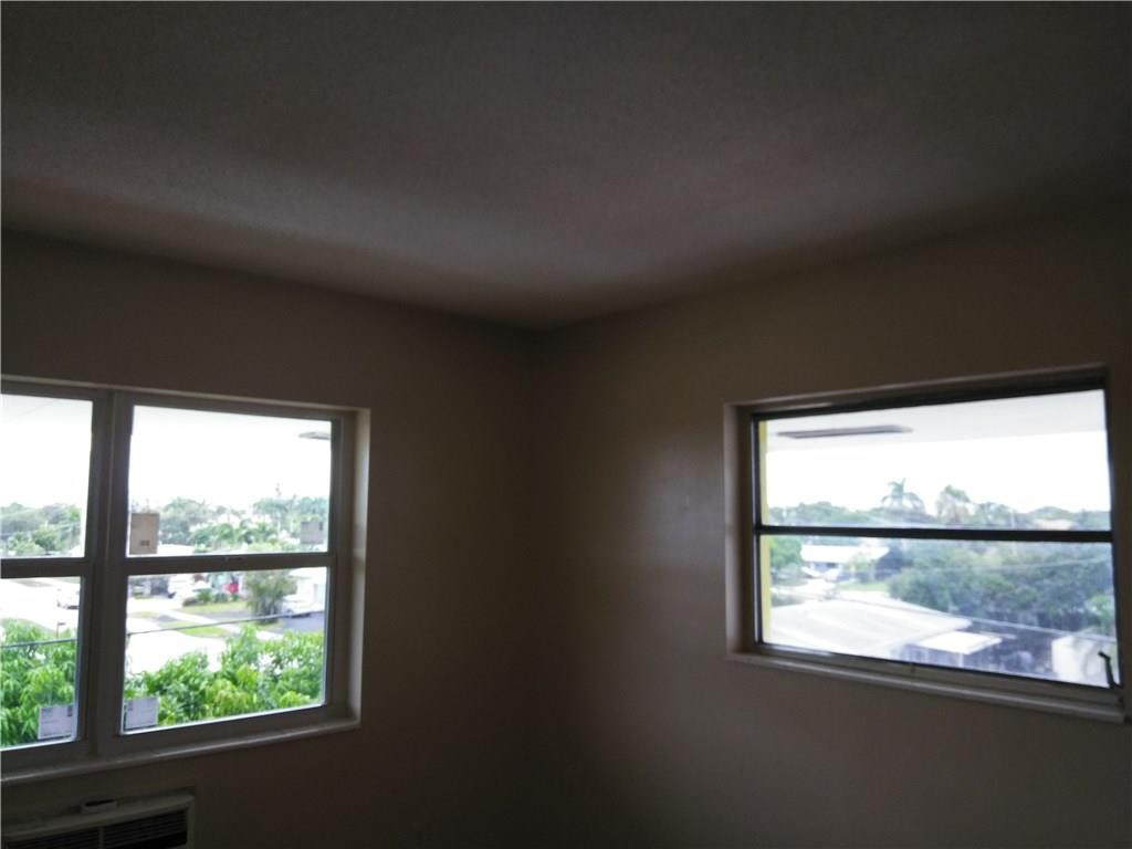 1250 East Sample Road, Unit 311 Pompano Beach, FL 33064 - Photo 10 of 13 DOUBLE AND EXTRA SIDE WINDOW