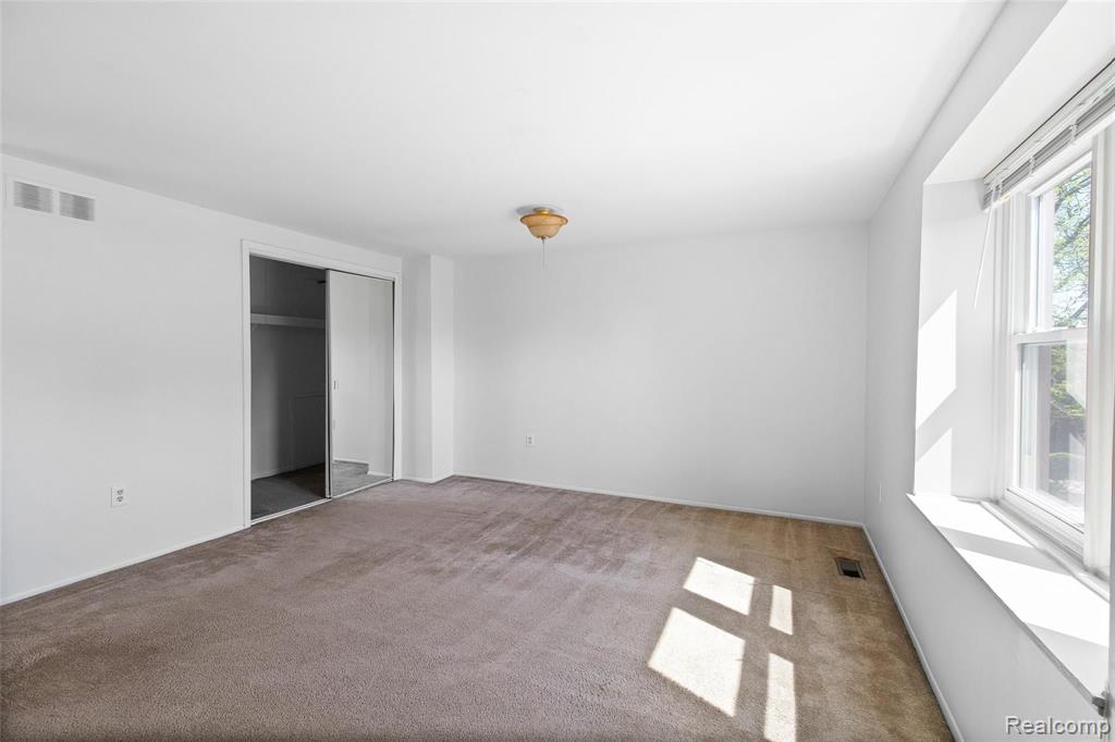 5055 Crooks Road, Unit 15 Royal Oak, MI 48073 - Photo 19 of 22