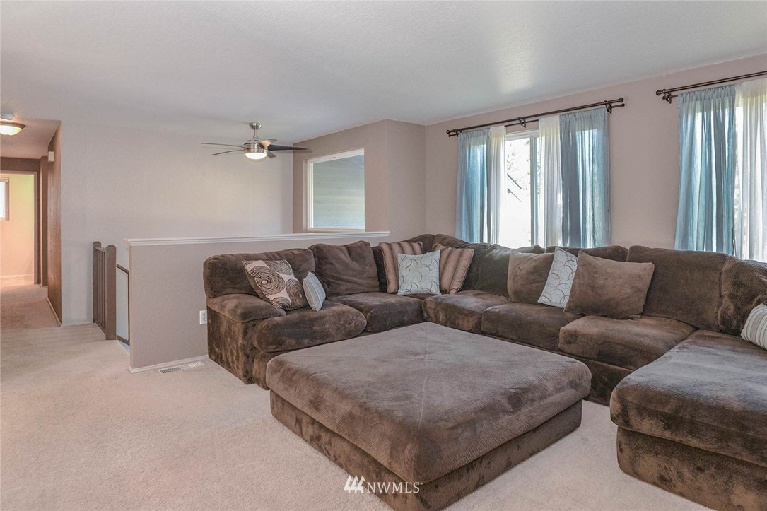 17732 28th Avenue Southeast Bothell, WA 98012 - Photo 3 of 25 Gallery Image 3