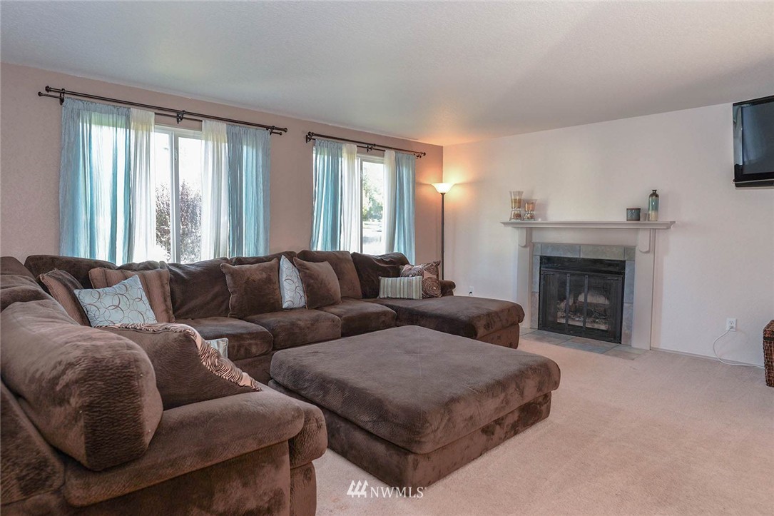 17732 28th Avenue Southeast Bothell, WA 98012 - Photo 4 of 25 Gallery Image 4