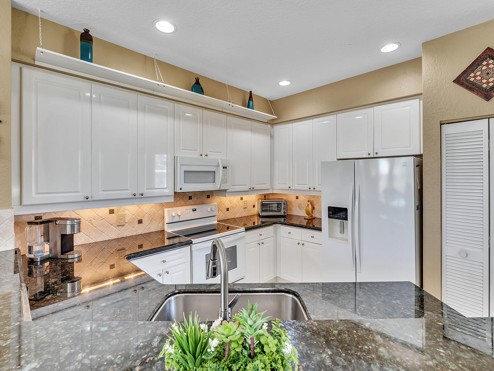 18671 Sea Turtle Lane Boca Raton, FL 33498 - Photo 16 of 65 Kitchen