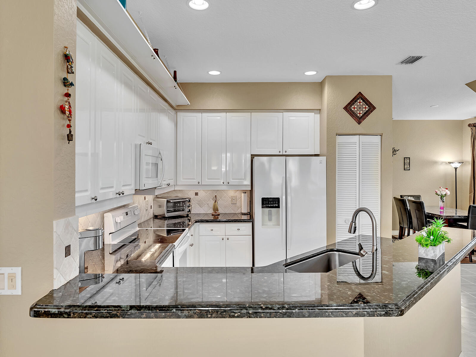 18671 Sea Turtle Lane Boca Raton, FL 33498 - Photo 19 of 65 Kitchen