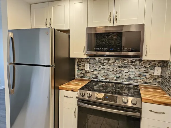 $2,195 | 8229 Cypress Road, Englewood, FL 34224