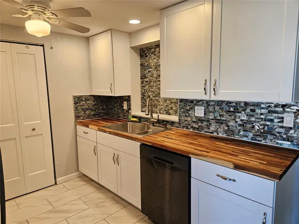 $2,195 | 8229 Cypress Road, Englewood, FL 34224