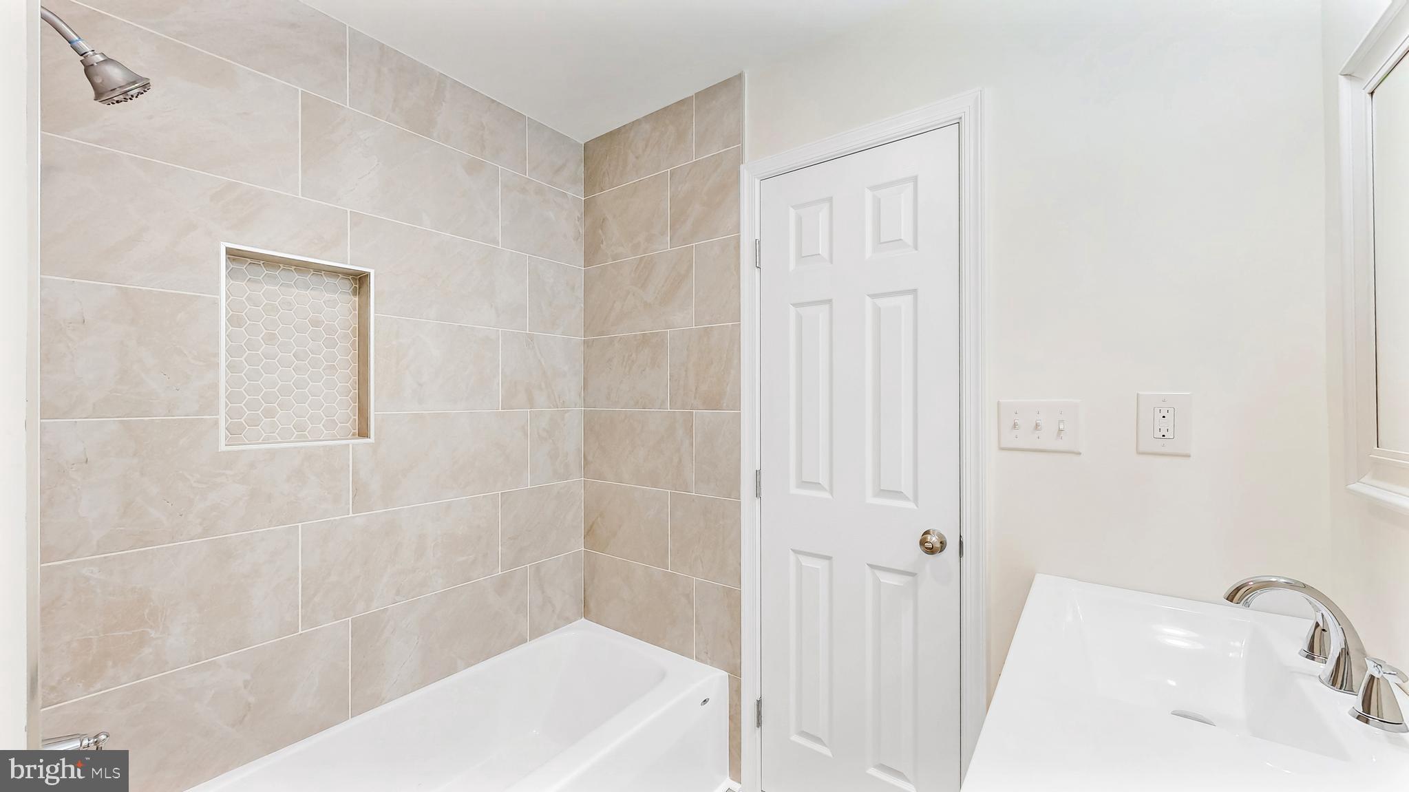 6835 Westville Road Hartly, DE 19953 - Photo 11 of 22 tub in hall bath