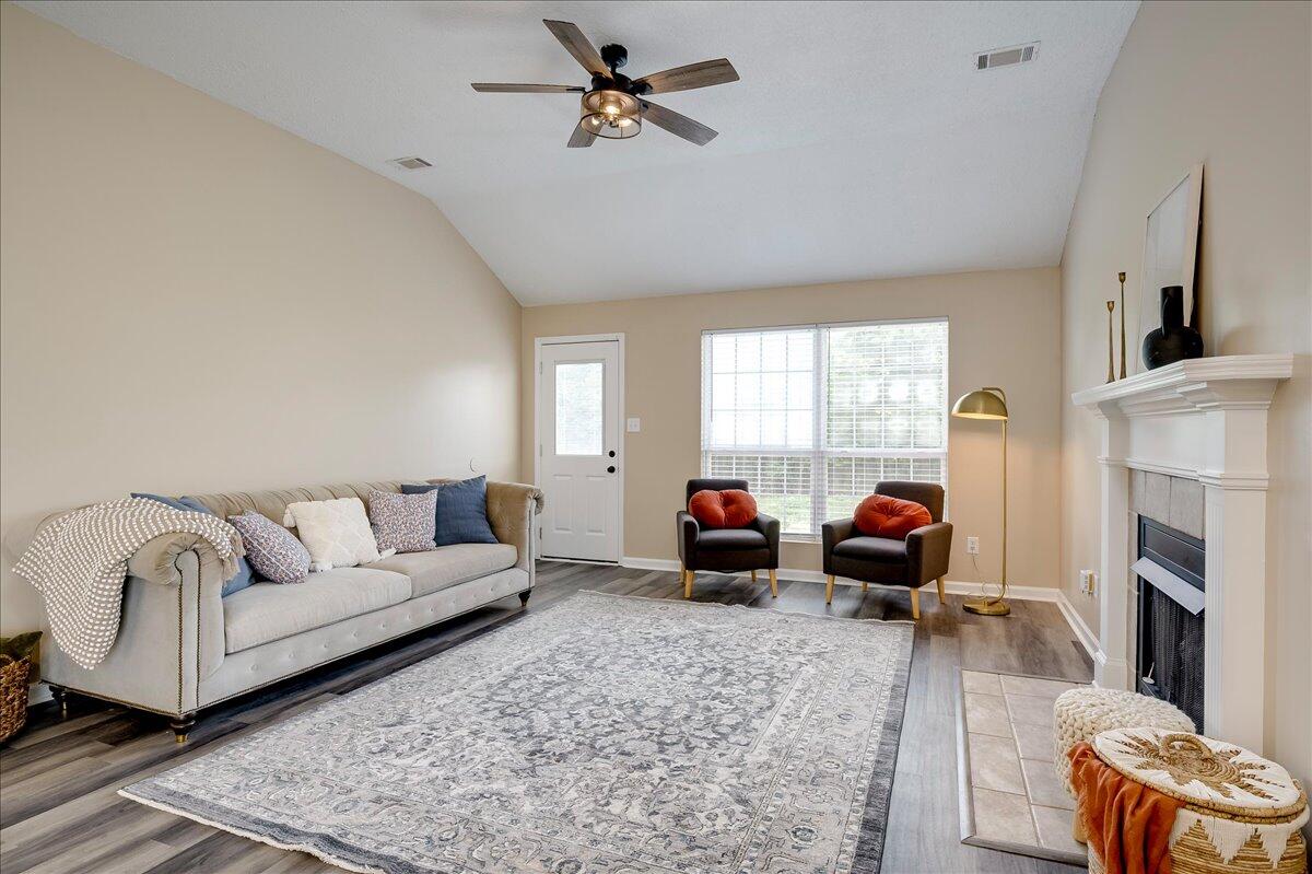 604 Creek Bottom Trail Grovetown, GA 30813 - Photo 11 of 37 Living Room