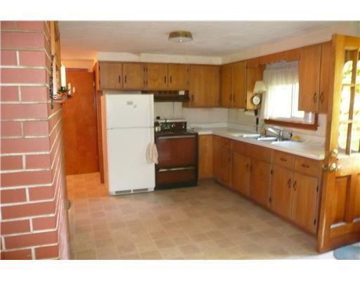 92 Port Road Kennebunk, ME 04043 - Photo 2 of 4 Kitchen.