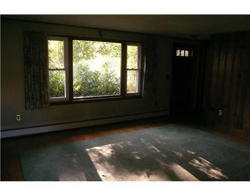 92 Port Road Kennebunk, ME 04043 - Photo 4 of 4 Living Room.