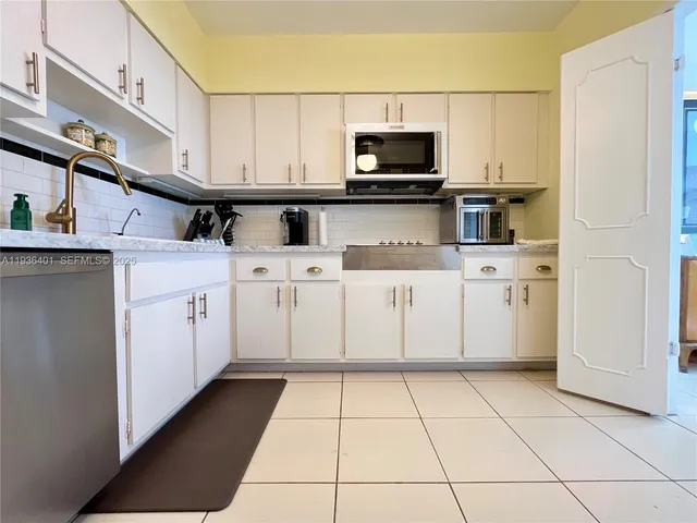 $4,200 | 9341 East Bay Harbor Drive, Unit 6D, Bay Harbor Islands, FL 33154