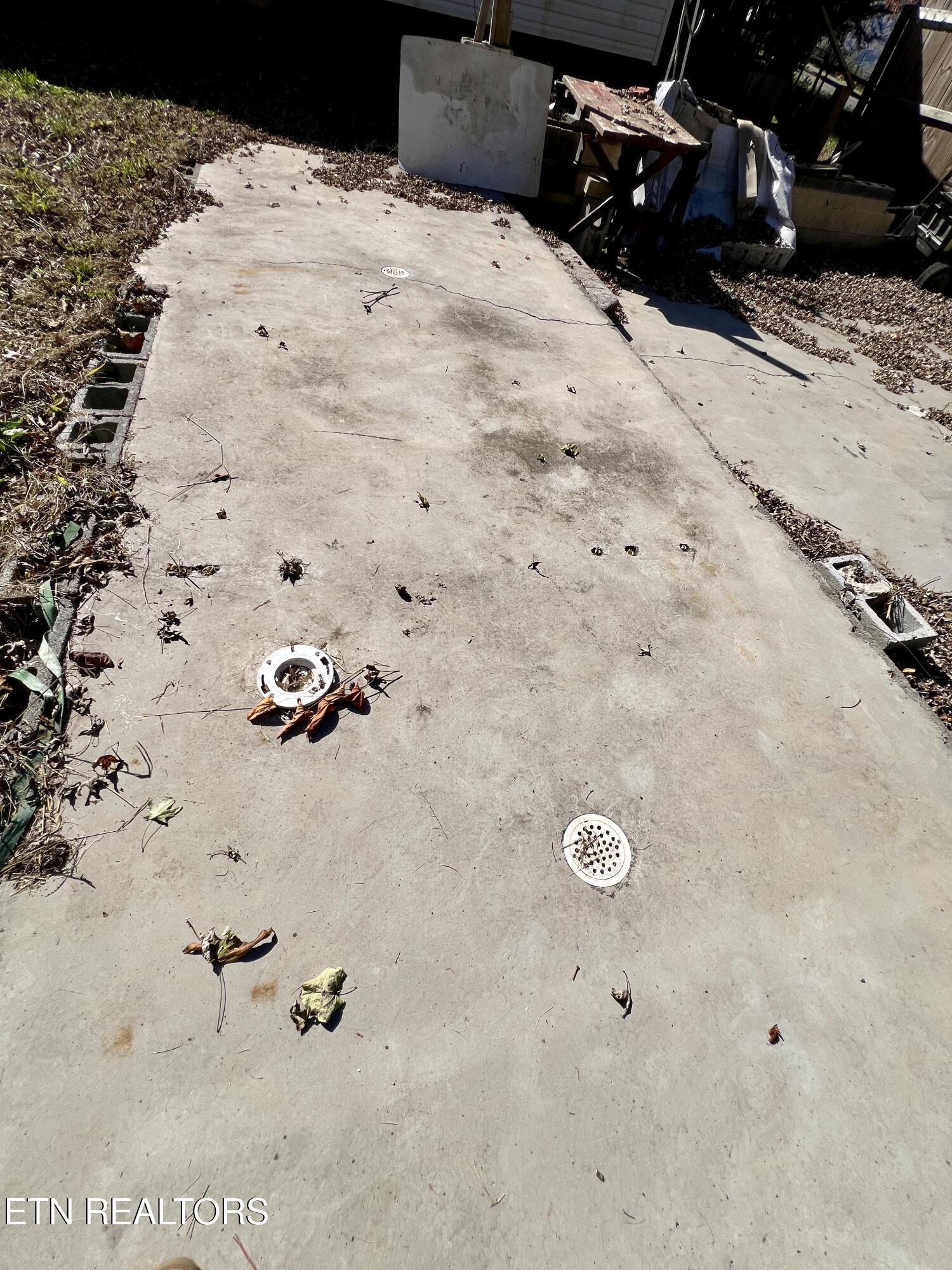 2736 Cedar Bluff Road Sevierville, TN 37876 - Photo 9 of 23 20251106_170632672_iOS