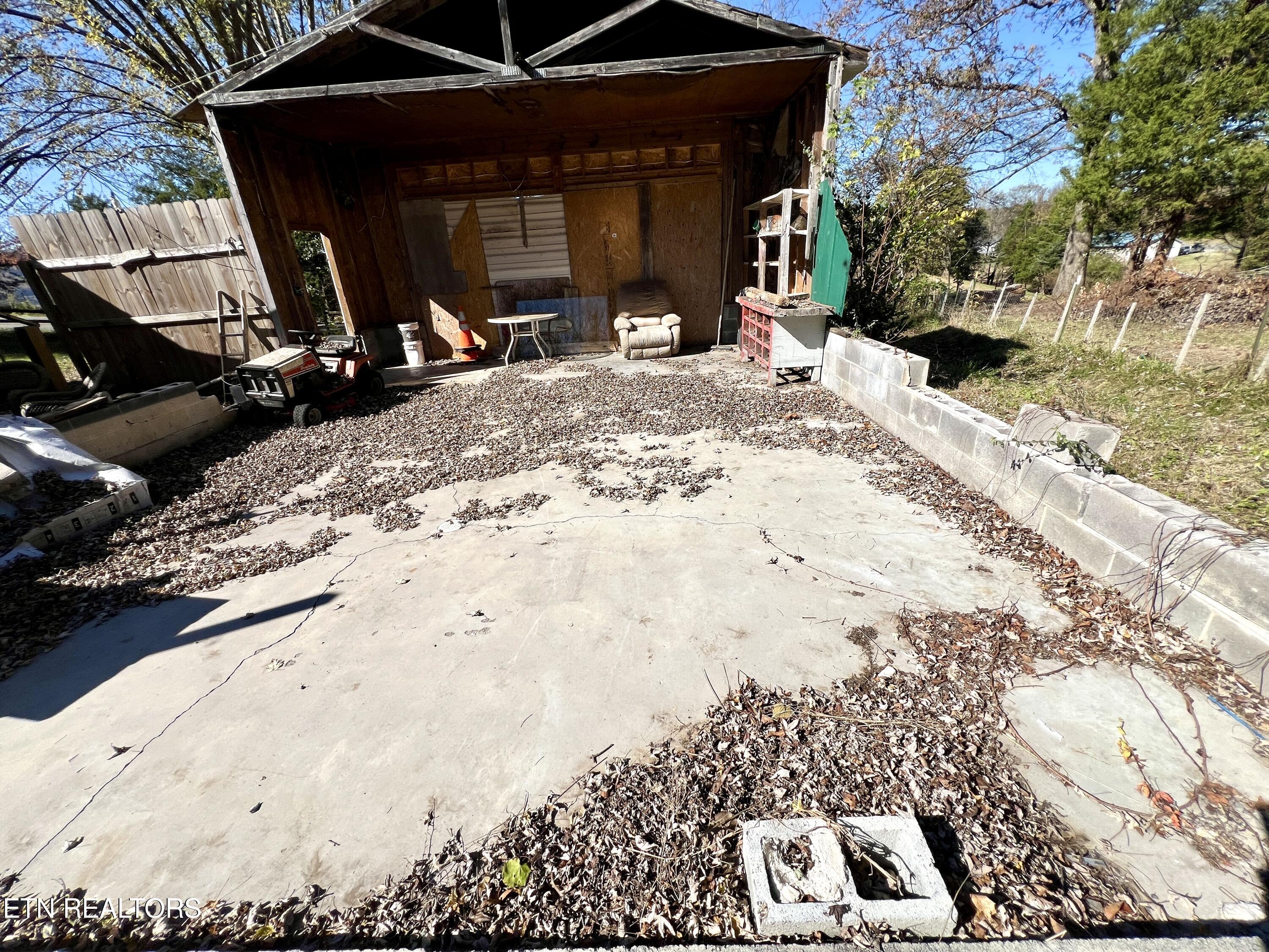 2736 Cedar Bluff Road Sevierville, TN 37876 - Photo 10 of 23 20251106_170637702_iOS