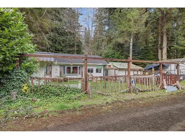 a view of front of house with a yard