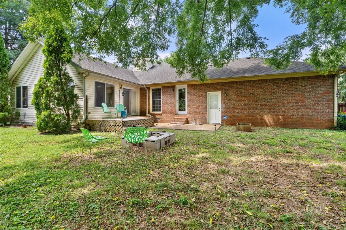 2014 Saddlebrook Drive Murfreesboro, TN 37129 - Photo 32 of 45 a backyard of a house with table and chairs