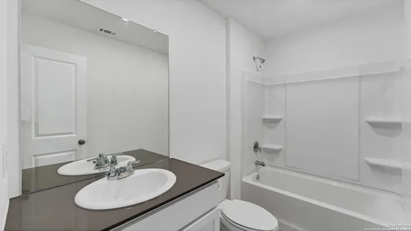 $1,950 | 332 Elephants Ear Drive, New Braunfels, TX 78130