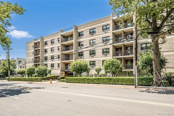 $2,995 | 505 White Plains Road, Unit 1B, Eastchester, NY 10709