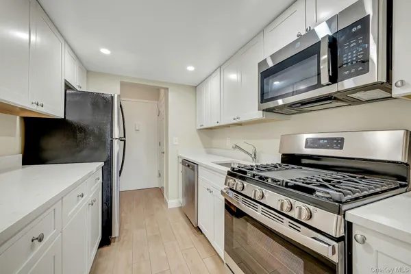 $2,995 | 505 White Plains Road, Unit 1B, Eastchester, NY 10709