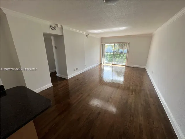 $1,975 | 980 Northeast 170th Street, Unit 204, North Miami Beach, FL 33162