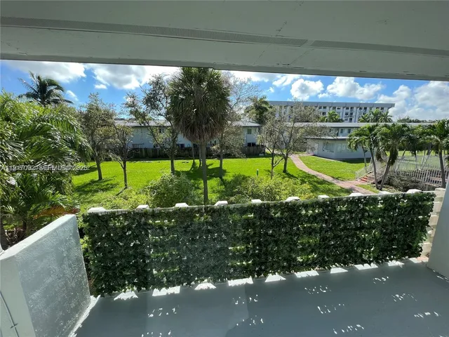 $1,975 | 980 Northeast 170th Street, Unit 204, North Miami Beach, FL 33162