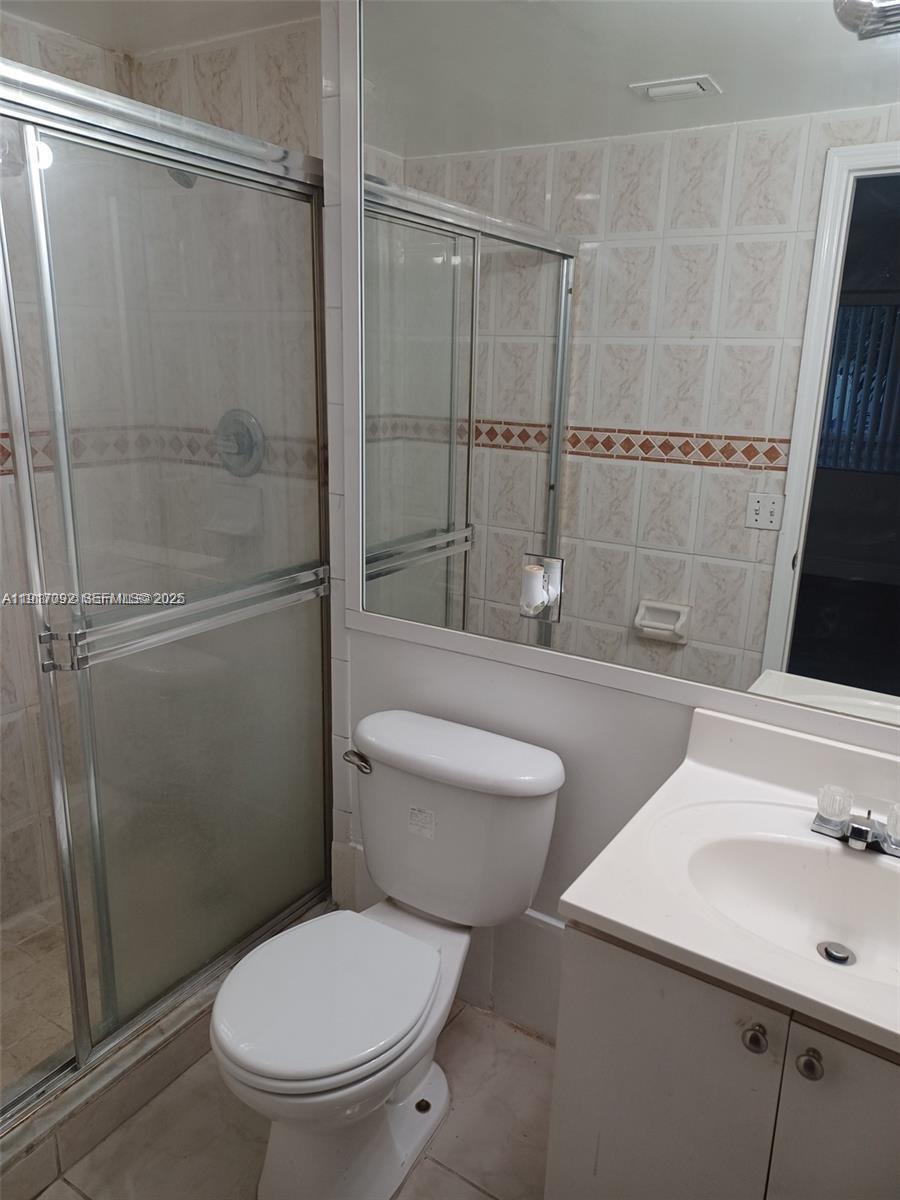 980 Northeast 170th Street, Unit 204 North Miami Beach, FL 33162 - Photo 18 of 29