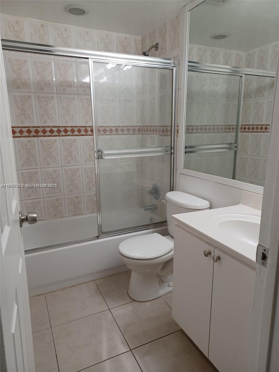 980 Northeast 170th Street, Unit 204 North Miami Beach, FL 33162 - Photo 21 of 29