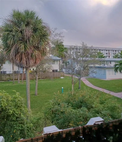 $1,975 | 980 Northeast 170th Street, Unit 204, North Miami Beach, FL 33162