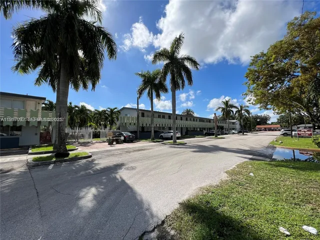 $1,975 | 980 Northeast 170th Street, Unit 204, North Miami Beach, FL 33162