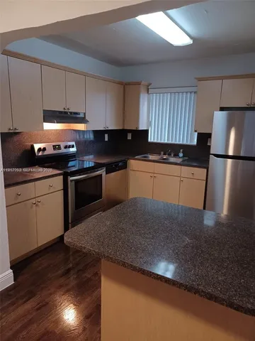 $1,975 | 980 Northeast 170th Street, Unit 204, North Miami Beach, FL 33162