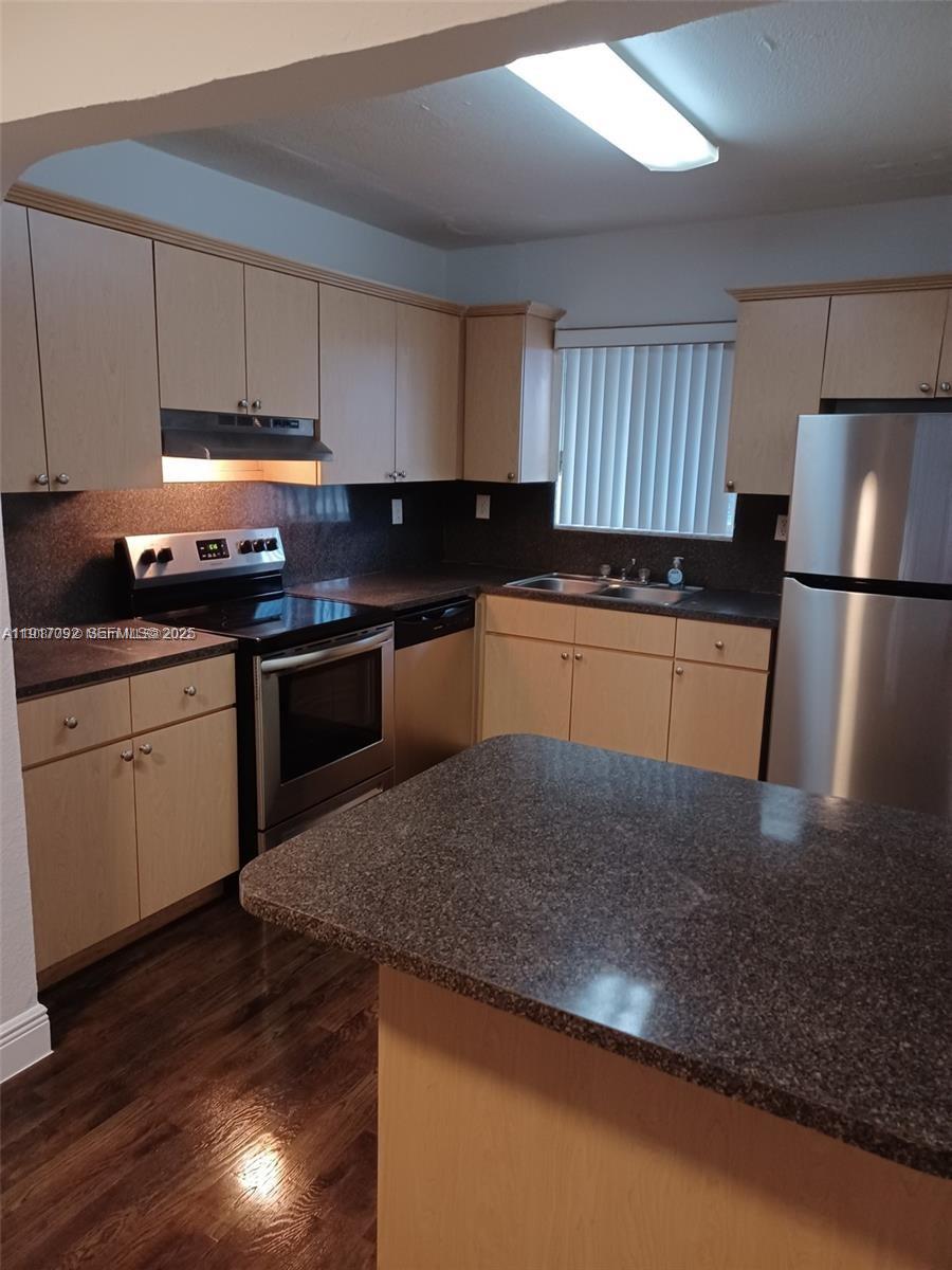 980 Northeast 170th Street, Unit 204 North Miami Beach, FL 33162 - Photo 4 of 29