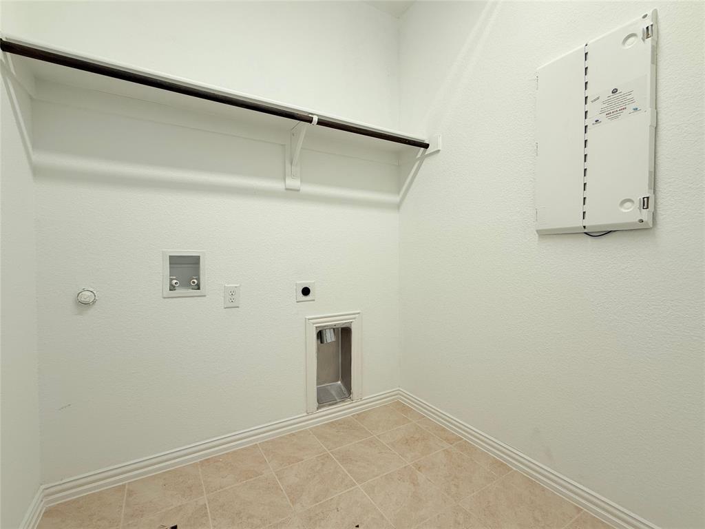 9815 Romo Street Irving, TX 75063 - Photo 17 of 25 a view of small space