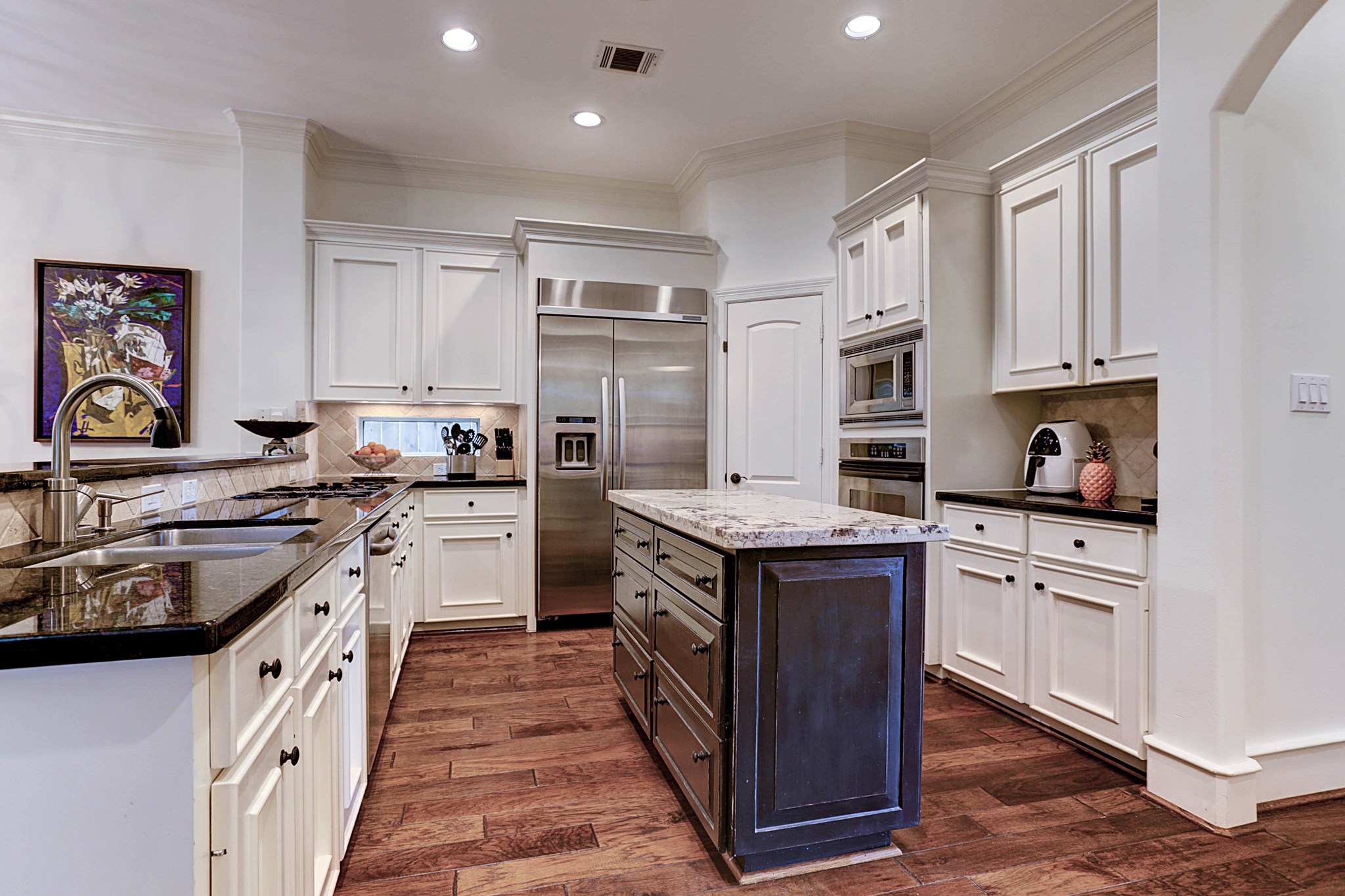 DID NOT FLOOD IN HARVEY - 3 or 4 bed, 2/1 bath Beautiful Home is located in a quiet cul de sac street within walking distance to the Village School. 1 & 2 car attached garages, stucco exterior. Very peaceful no noise from road or school playing fields