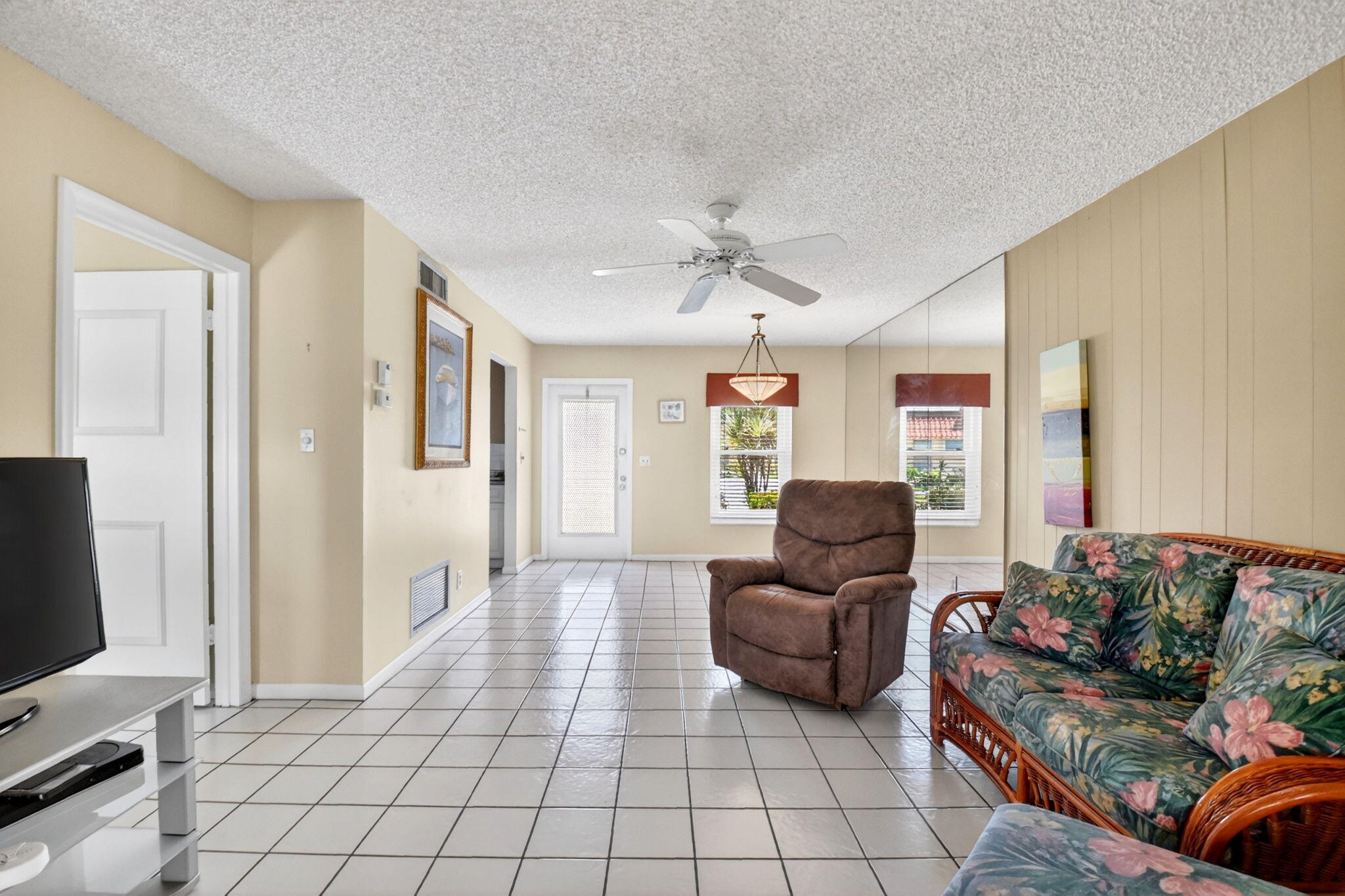 260 Cape Cod Circle Lake Worth, FL 33467 - Photo 13 of 50 13-web-or-mls-DSC_0688