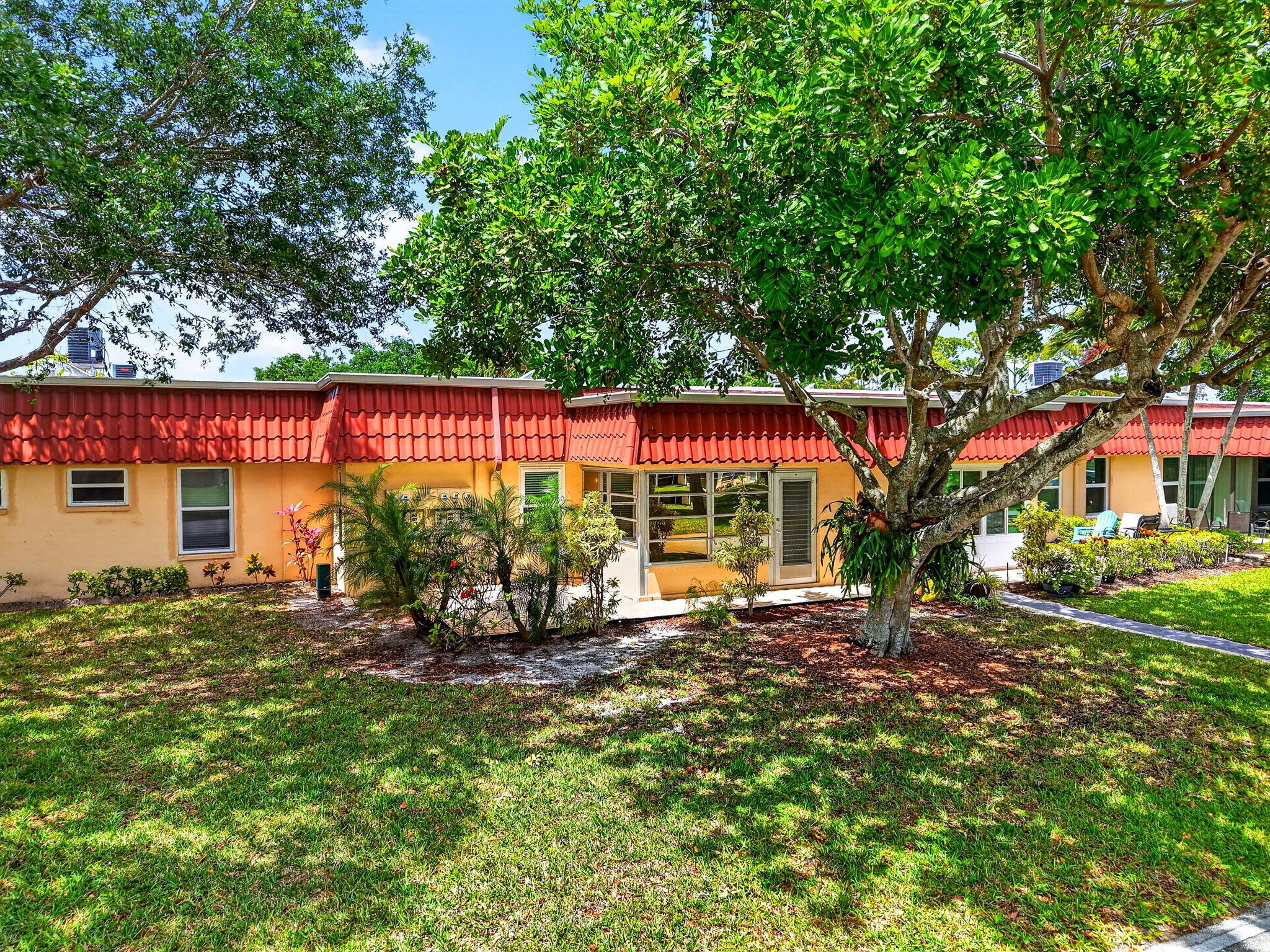 260 Cape Cod Circle Lake Worth, FL 33467 - Photo 33 of 50 33-web-or-mls-DJI_20260413141446_0557_D