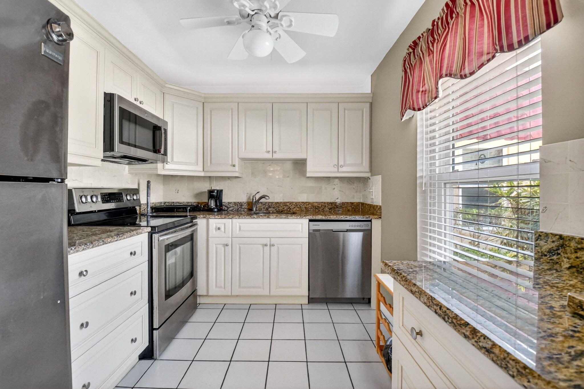 260 Cape Cod Circle Lake Worth, FL 33467 - Photo 7 of 50 7-web-or-mls-DSC_0658
