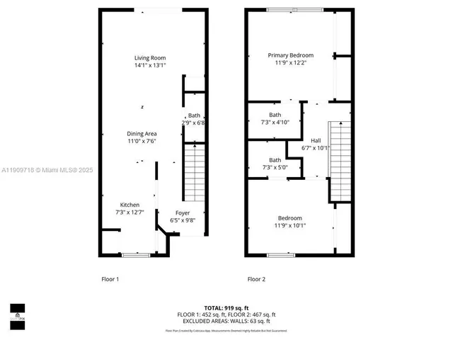 a view of entryway and kitchen